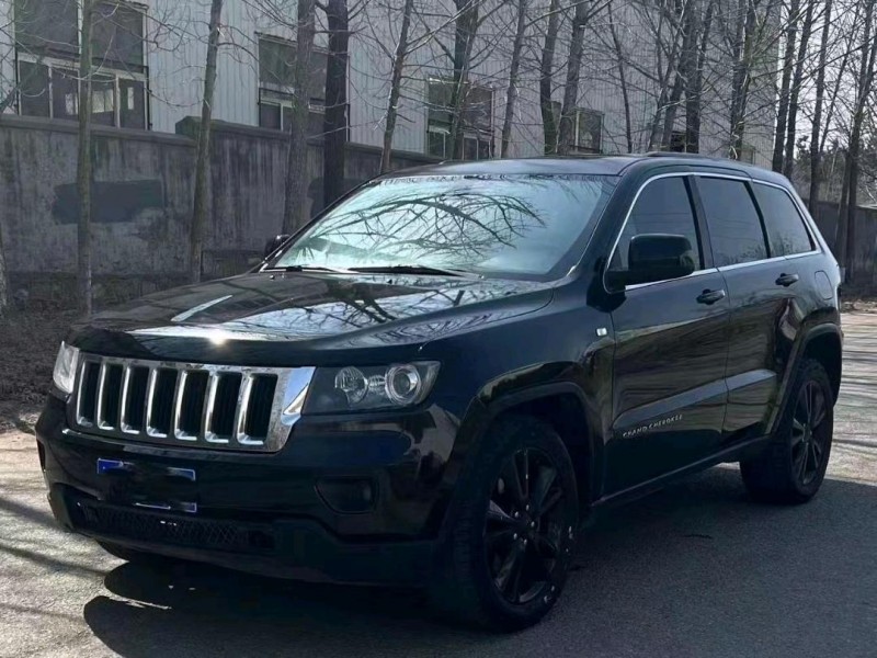 青岛13年Jeep大切诺基3