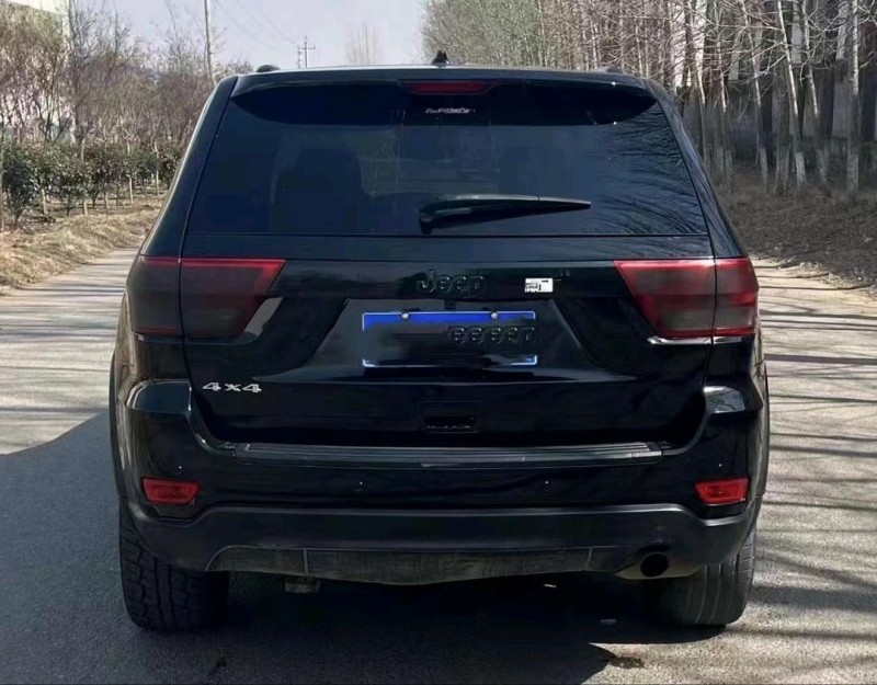 青岛13年Jeep大切诺基6