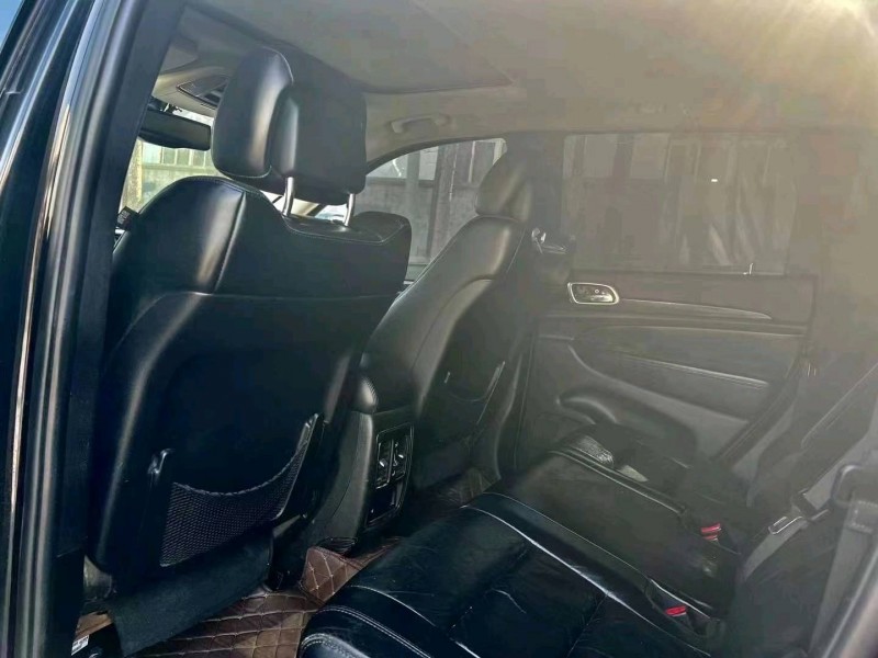 青岛13年Jeep大切诺基5