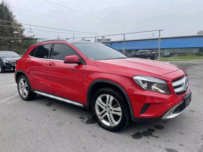 宜昌16年奔驰GLA2