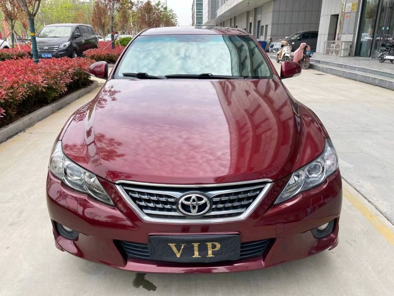 济宁12年丰田锐志1