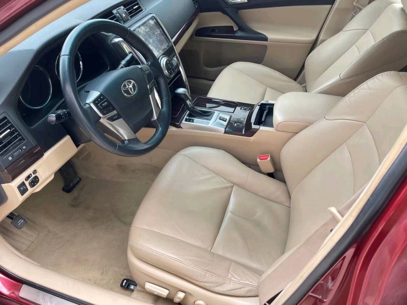 济宁12年丰田锐志6