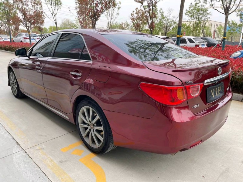 济宁12年丰田锐志7