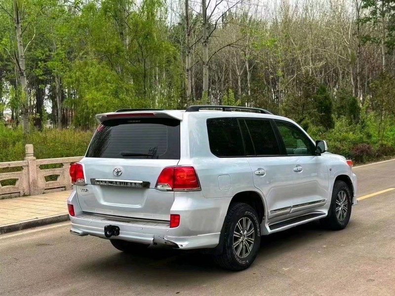 济南14年丰田兰德酷路泽4