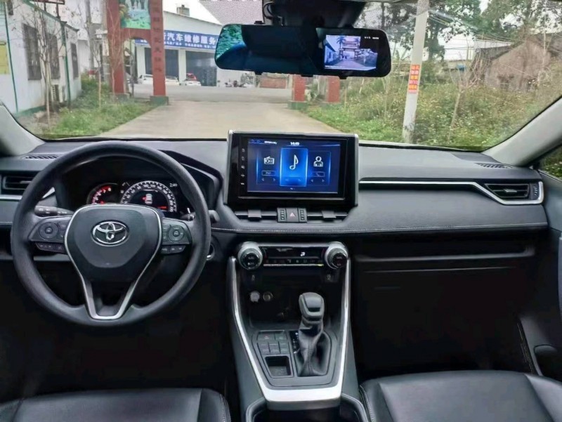 深圳21年丰田RAV48