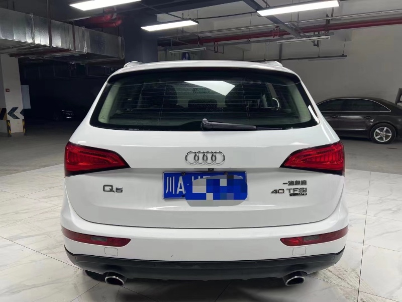 成都15年奥迪Q54