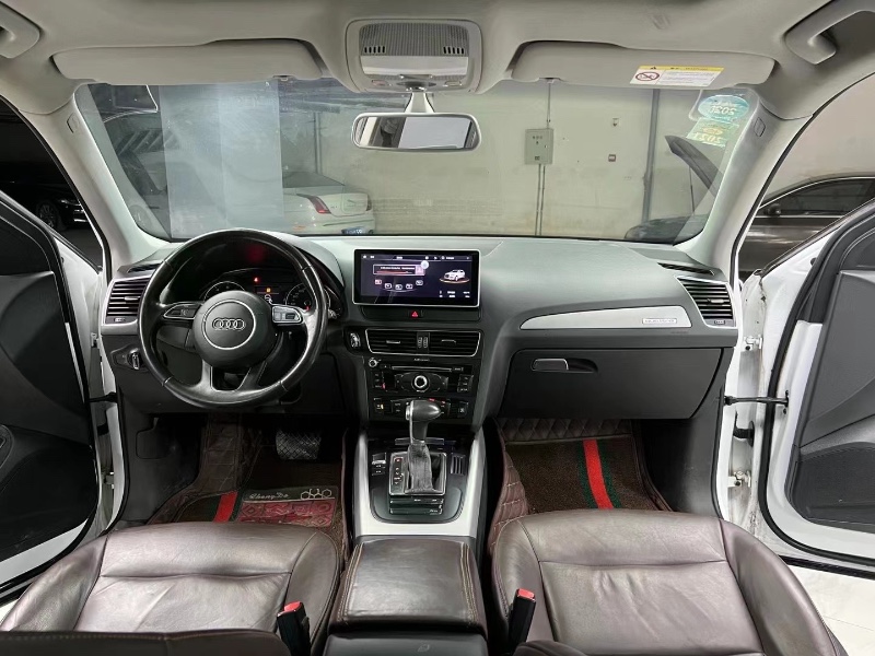 成都15年奥迪Q58