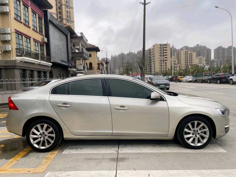 中山17年沃爾沃S60L3