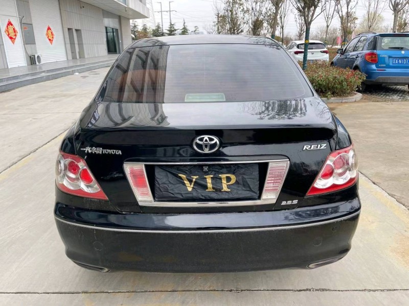 济宁09年丰田锐志8