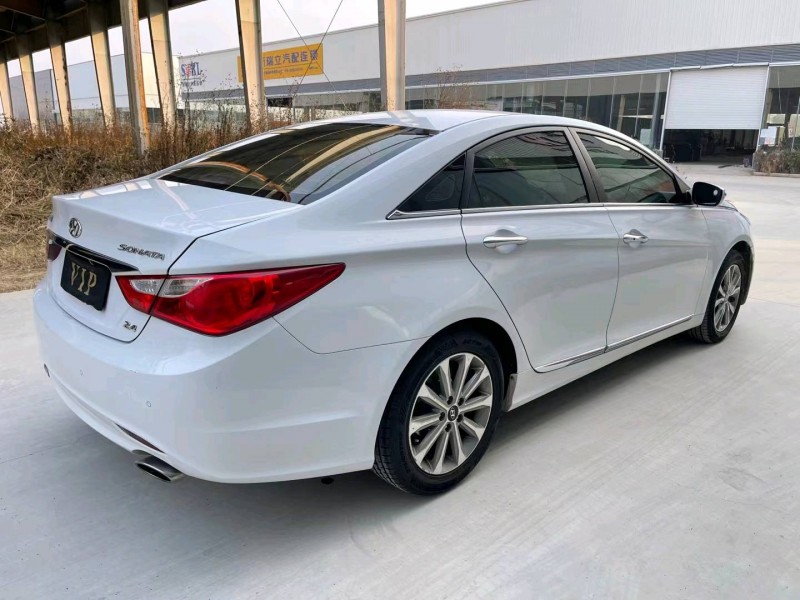 济宁15年现代索纳塔八8