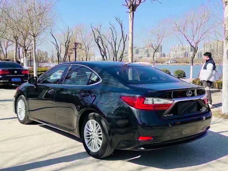 聊城16年雷克萨斯ES8