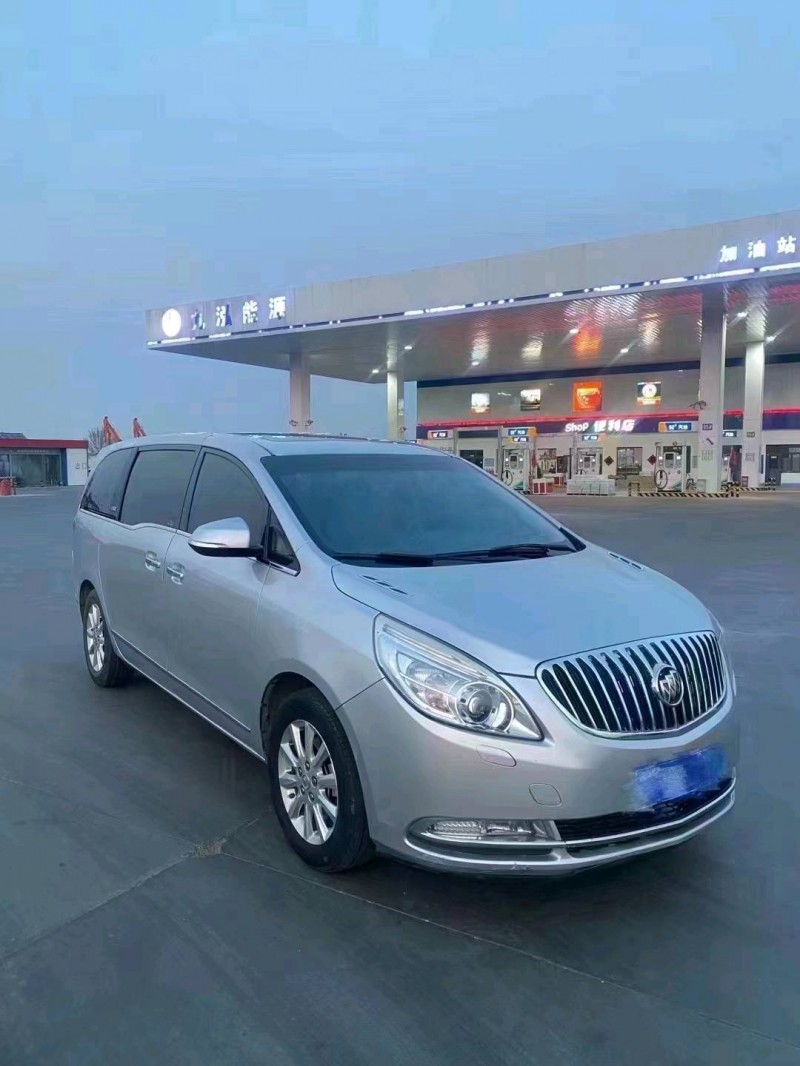 青岛13年别克GL82