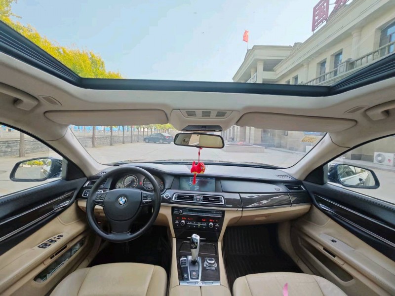 济南11年宝马7系7