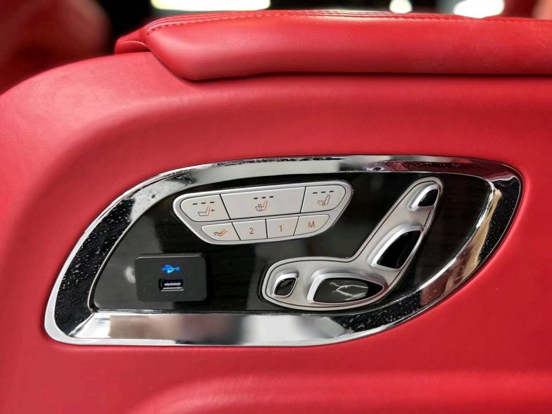 广州19年奔驰威霆8