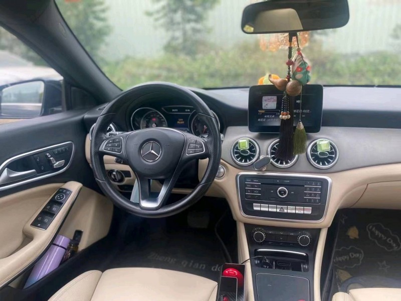 广州17年奔驰CLA8