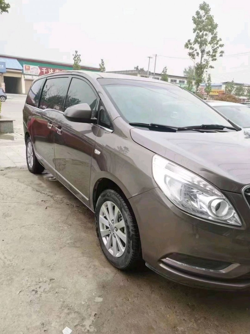 青岛18年别克GL82