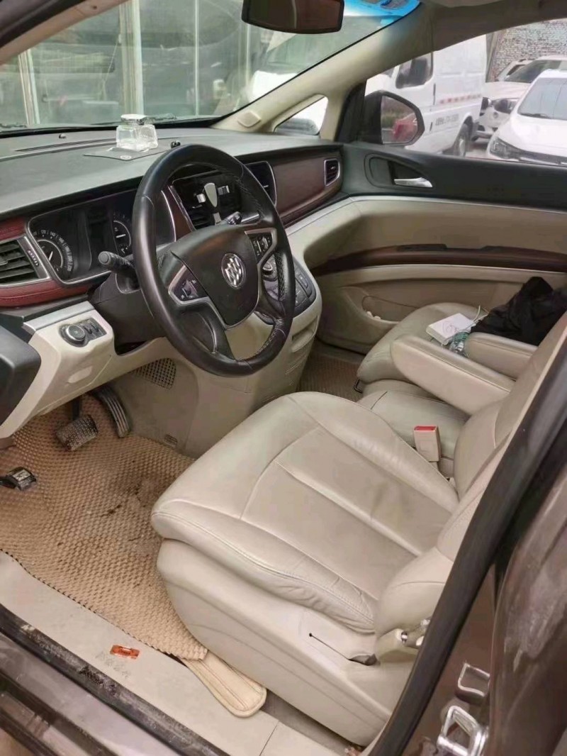 青岛18年别克GL84