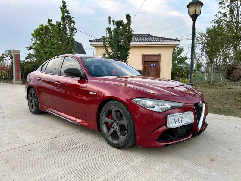徐州17年阿尔法·罗密欧Giulia2