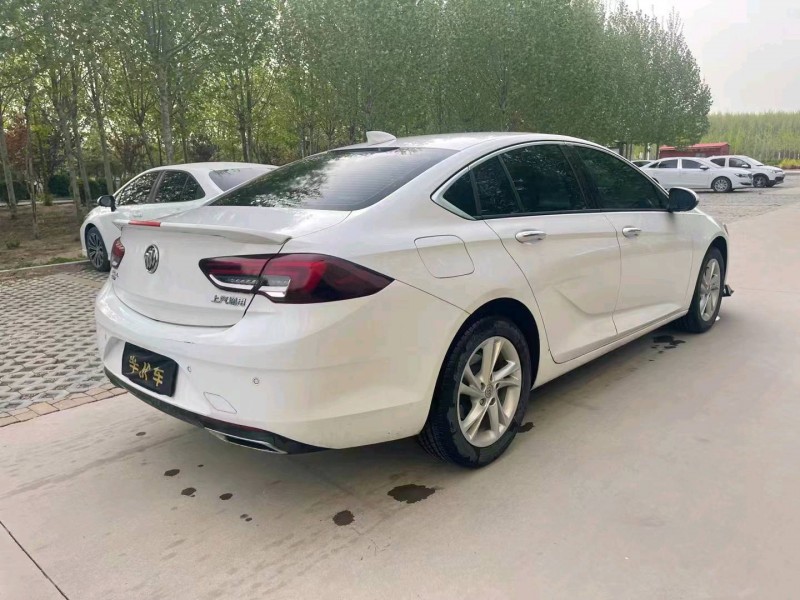 青岛21年别克君威5