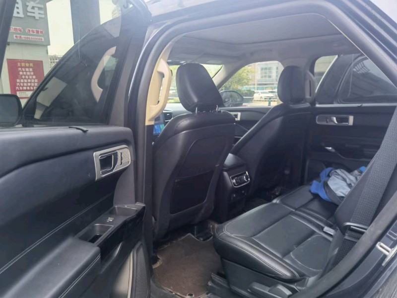 青岛21年福特探险者7