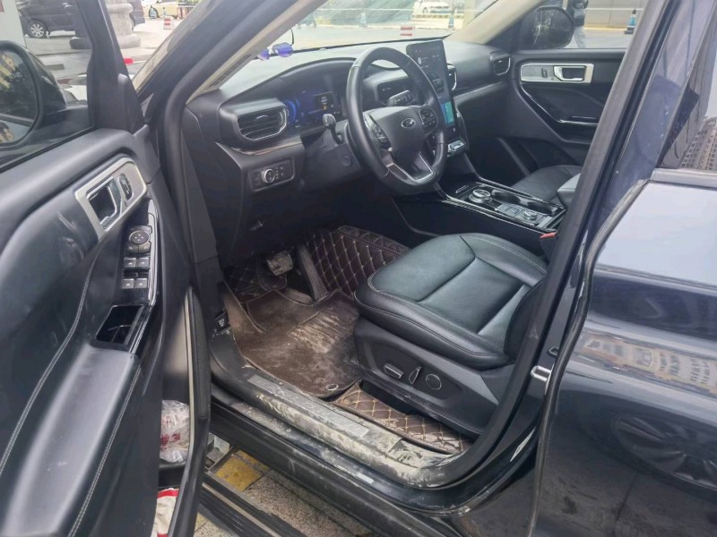 青岛21年福特探险者9