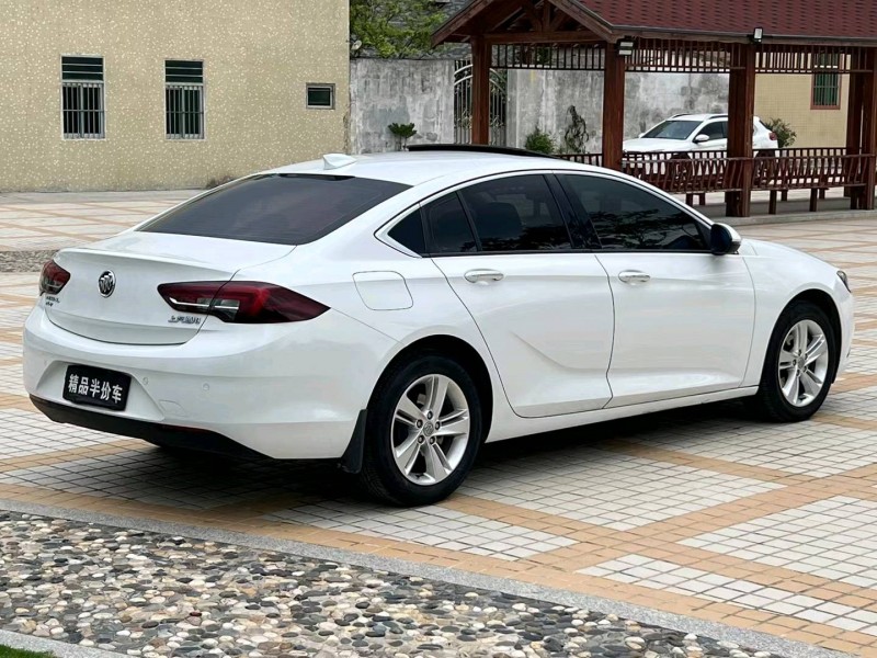 汕头19年别克君威8