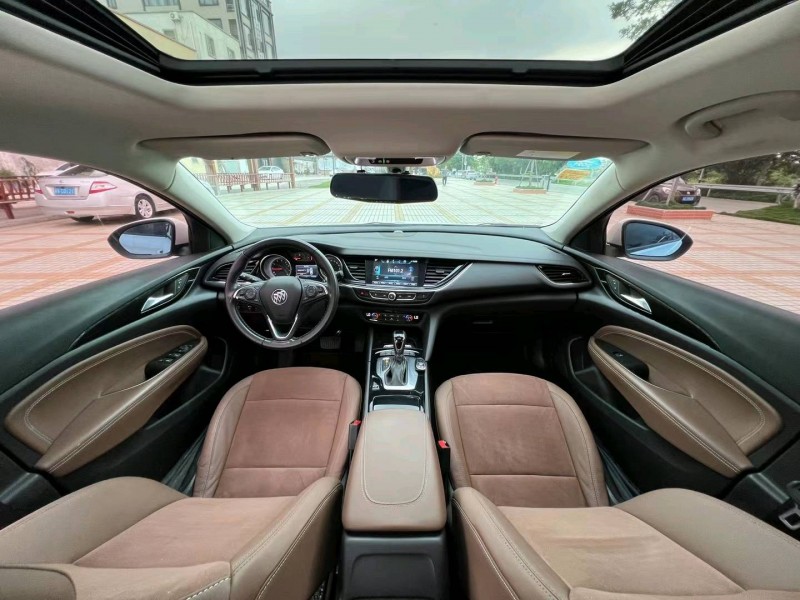 汕头19年别克君威7