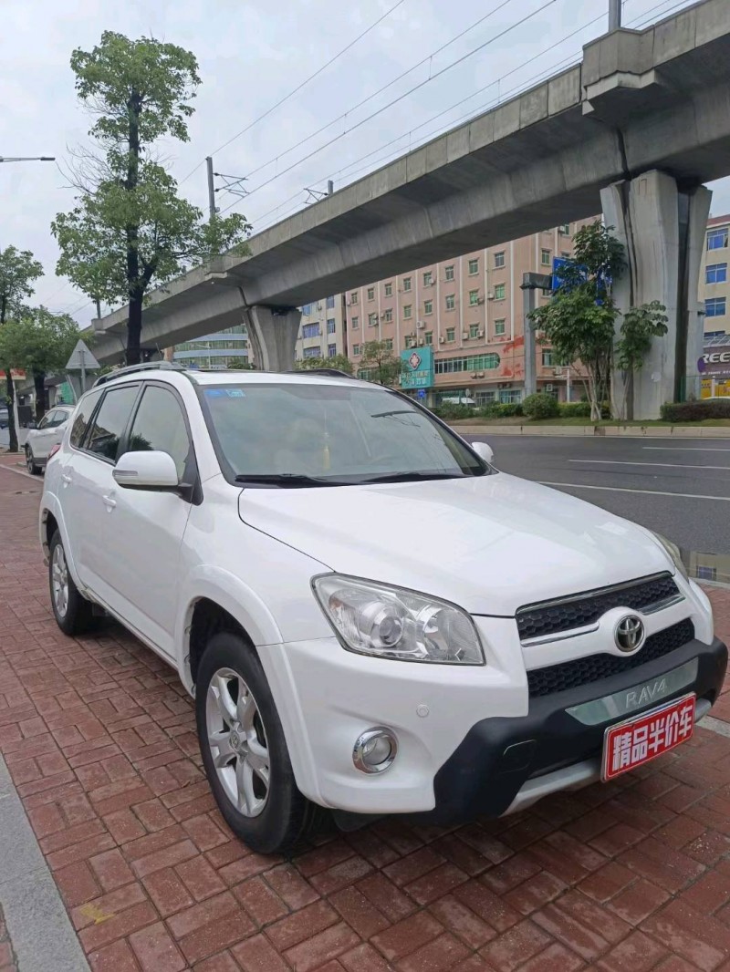 东莞13年丰田RAV41