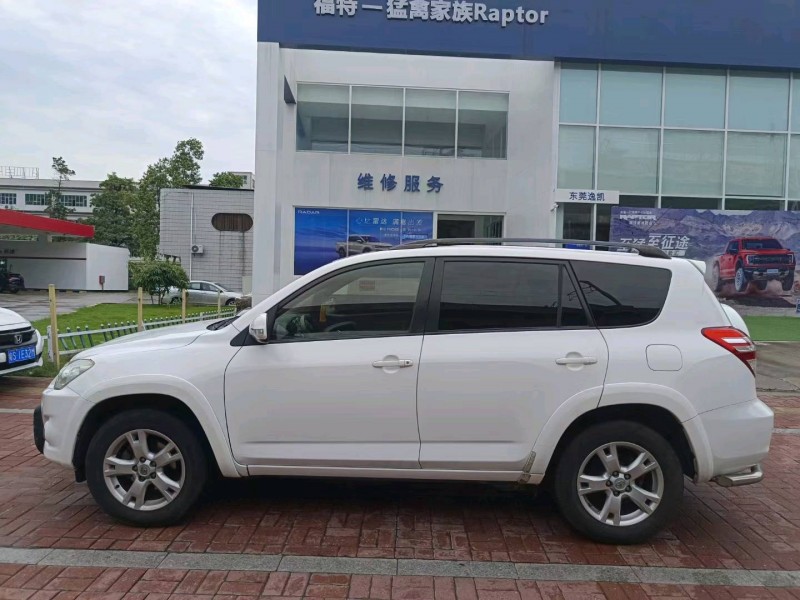 东莞13年丰田RAV43