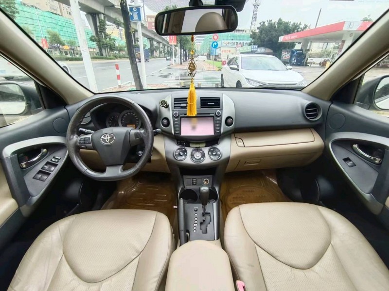 东莞13年丰田RAV45