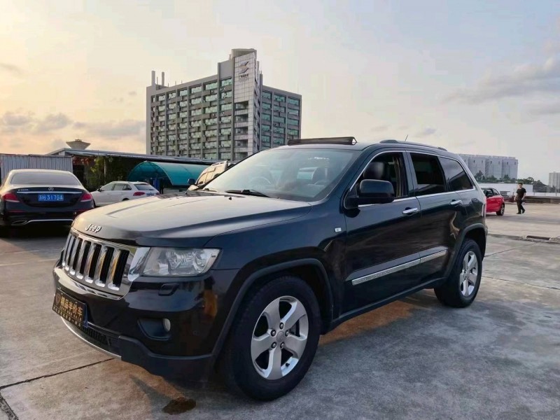 东莞12年Jeep大切诺基2