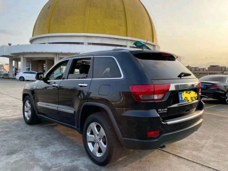 东莞12年Jeep大切诺基7