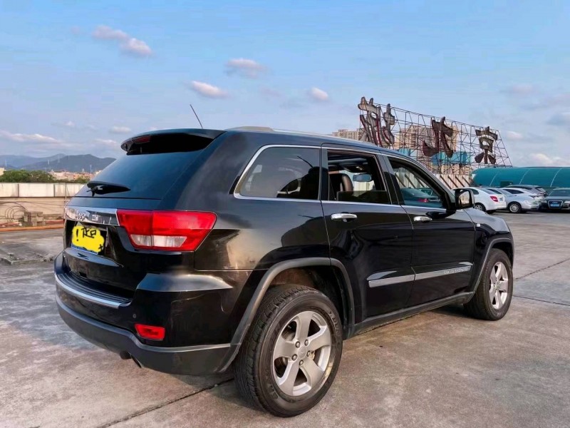 东莞12年Jeep大切诺基8