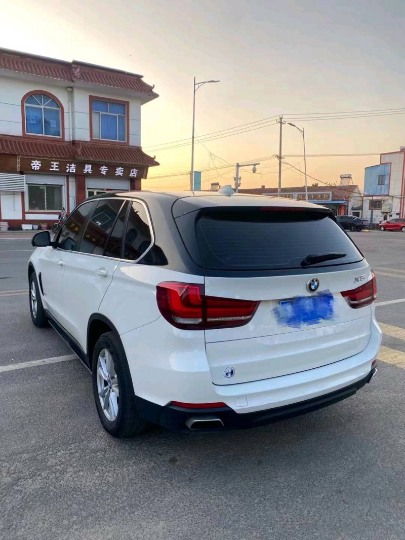 济南19年宝马X57