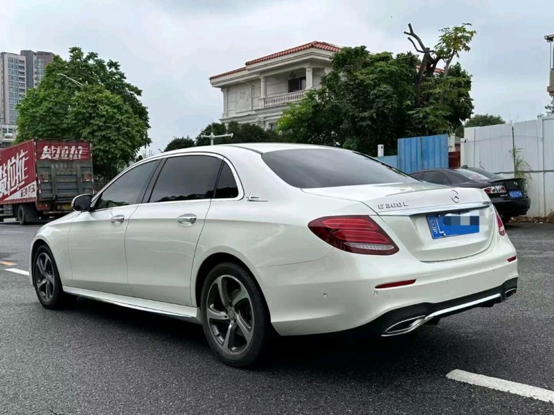 广州19年奔驰E8