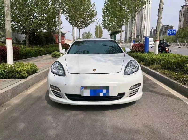 青岛12年保时捷帕拉梅拉1