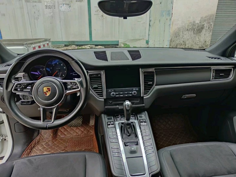 广州16年保时捷Macan4