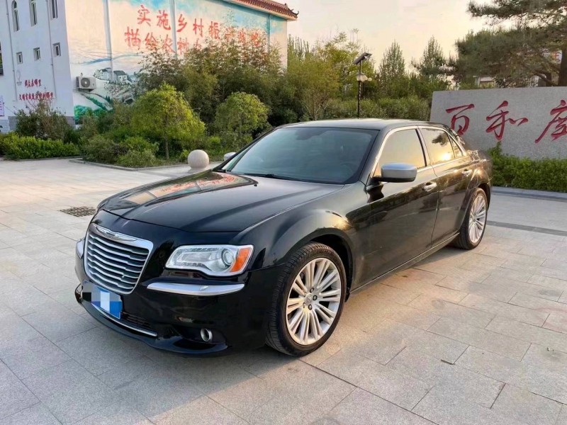 青岛13年克莱斯勒300C2