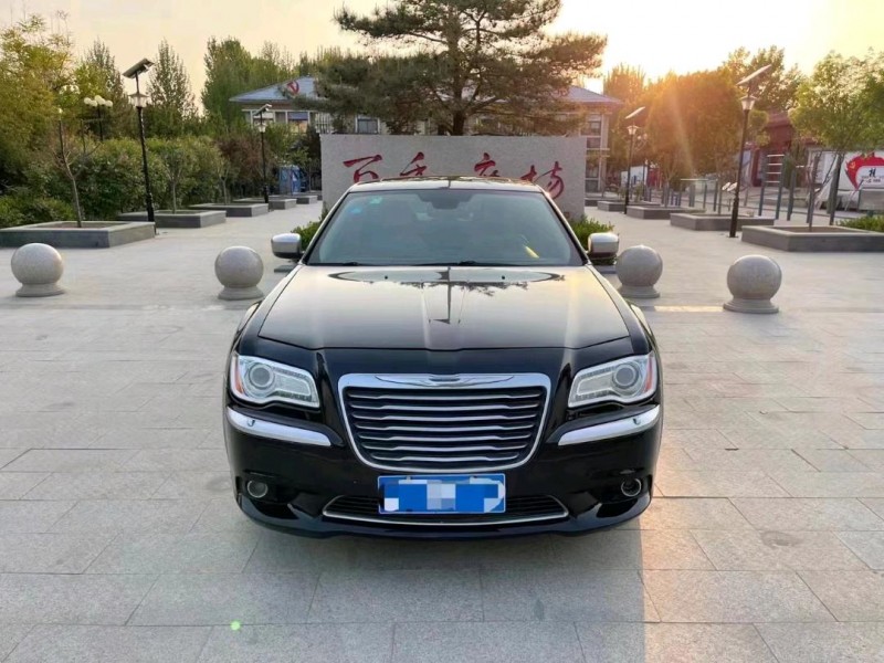 青岛13年克莱斯勒300C1