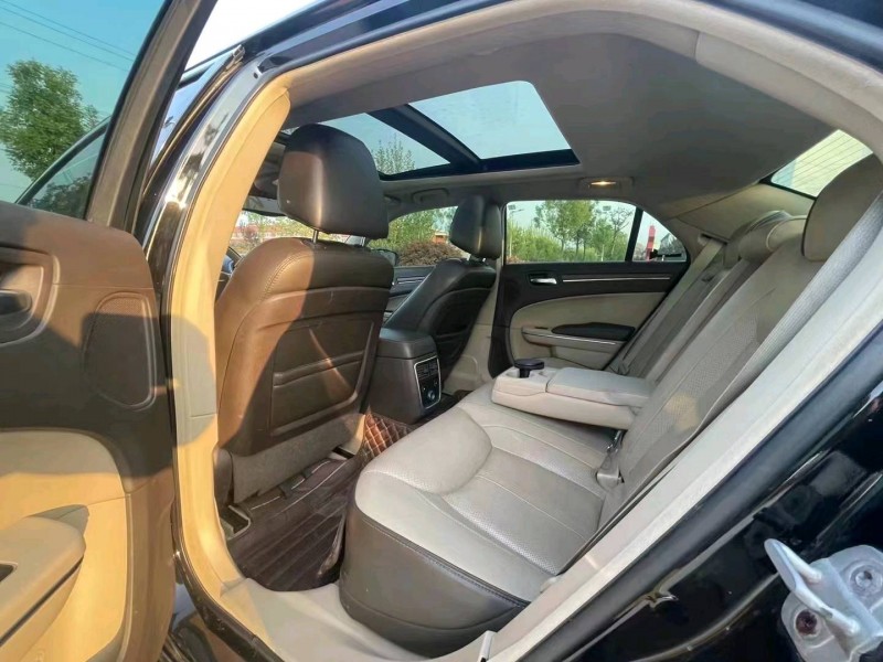 青岛13年克莱斯勒300C8