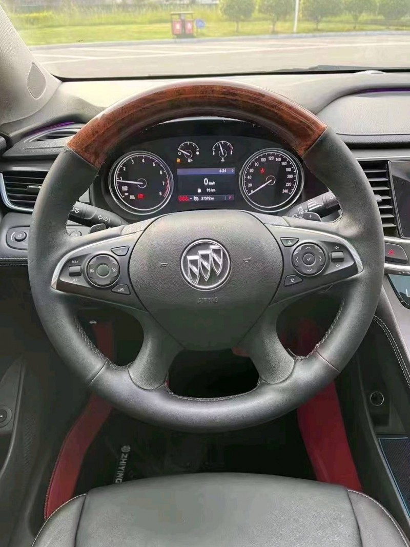 武汉20年别克君越5