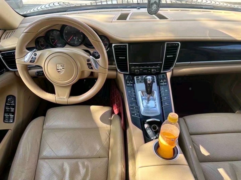 保定14年保时捷帕拉梅拉5