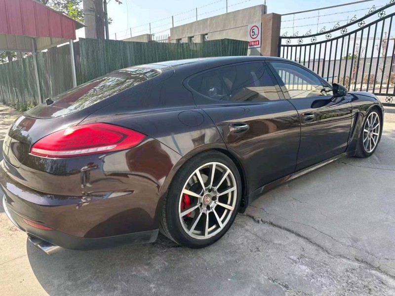 保定14年保时捷帕拉梅拉8