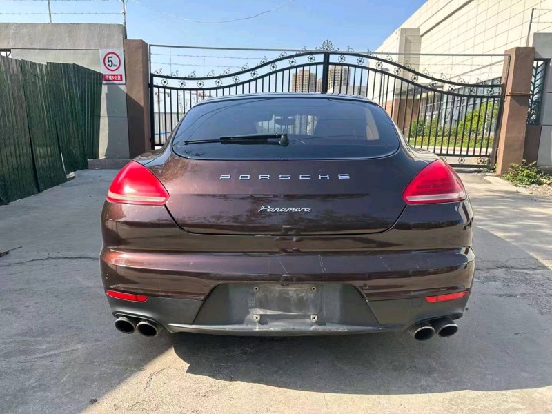 保定14年保时捷帕拉梅拉9