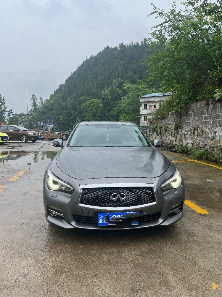 重慶15年英菲尼迪Q50L1