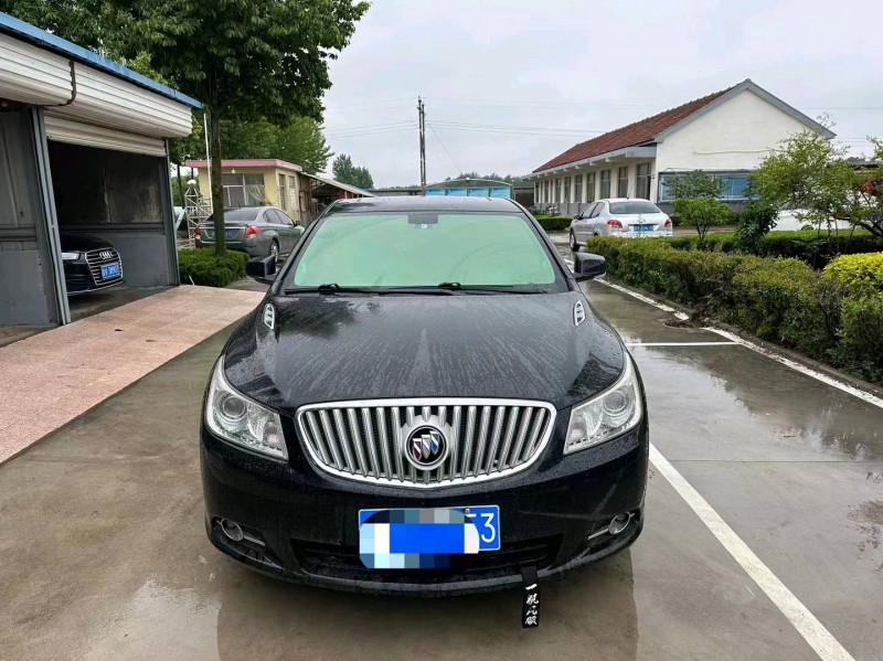 青岛12年别克君越1