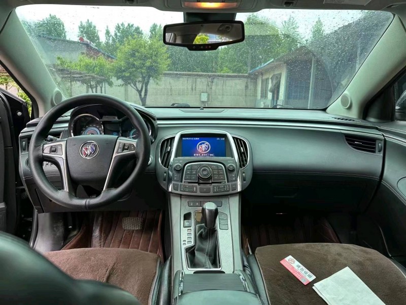 青岛12年别克君越5