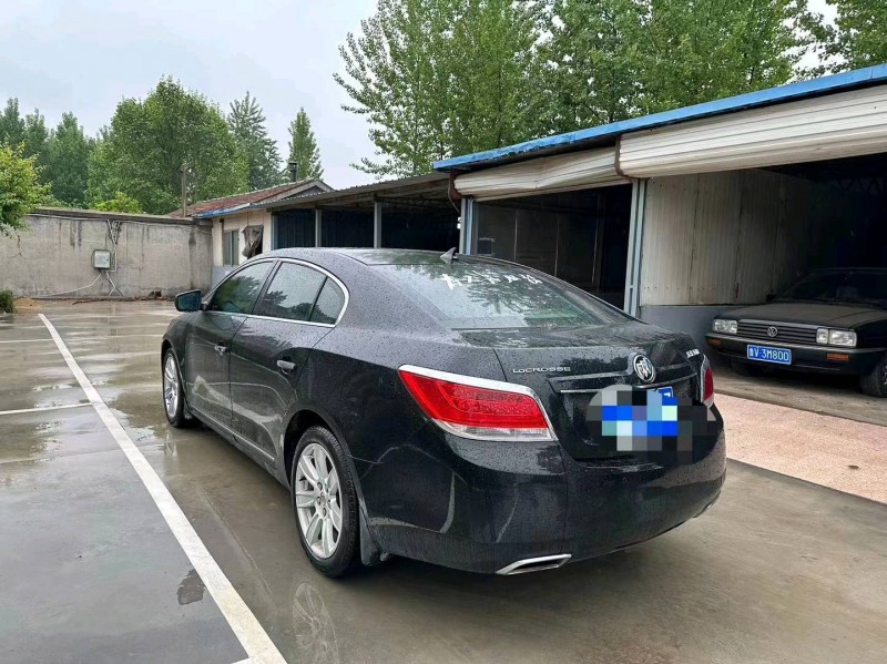 青岛12年别克君越7