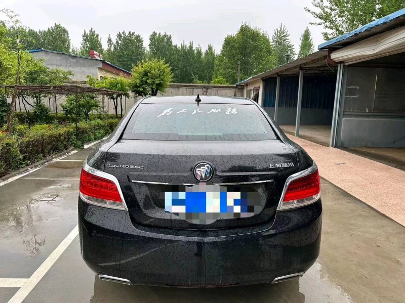 青岛12年别克君越9