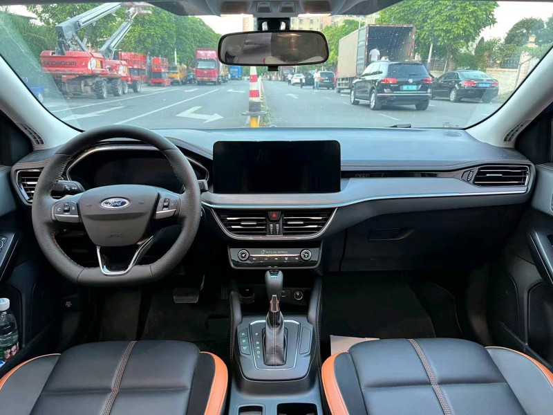 深圳23年福特福克斯5